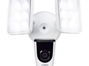 كاميرا Lorex 1080p Wi-Fi Floodlight ، كاميرا مراقبة خارجية مع كاشف PIR للحركة ، مقاومة الطقس مع رؤية ليلية بالأشعة تحت الحمراء ، بطاقة microSD بسعة 32 جيجابايت ، عرض 137 درجة ، 4000 لومن