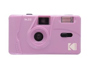 كاميرا فيلم Kodak M35 35 ملم ، قابلة لإعادة الاستخدام ، خالية من التركيز ، سهلة الاستخدام ، بناء في فلاش ومتوافقة مع فيلم 35 ملم سلبي أو فيلم B / W (فيلم وبطارية AAA غير مدرجة) (أرجواني)
