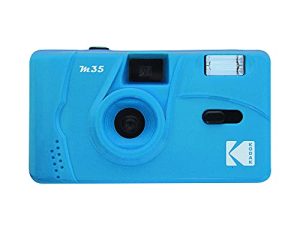 كاميرا فيلم Kodak M35 35 ملم ، قابلة لإعادة الاستخدام ، خالية من التركيز ، سهلة الاستخدام ، بناء في فلاش ومتوافقة مع فيلم 35 ملم سلبي أو فيلم B / W (فيلم وبطارية AAA غير مدرجة) (أزرق سيرولين)