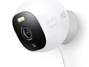 eufy security Solo OutdoorCam C24 ، كاميرا أمان خارجية الكل في واحد بدقة 2K ، ضوء كشاف ، رؤية ليلية ملونة ، بدون رسوم شهرية ، كاميرا سلكية ، كاميرا مراقبة خارجية ، IP67 مانعة لتسرب الماء