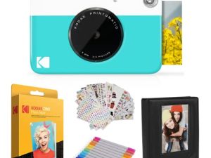 مجموعة هدايا Kodak Printomatic Instant Camera (زرقاء) + ورق زنك (20 ورقة) + حافظة + 7 مجموعات ملصقات + علامات + ألبوم صور.