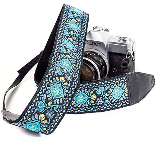 حزام كاميرا عتيق منسوج باللون الأزرق من Art Tribute لجميع كاميرات DSLR. هدية الكريسماس المطرزة ، حزام العنق والكتف العالمي ، نمط الأزهار ، ستوفير تخزين المصور الرائع للمصورين حزام كاميرا عتيق منسوج باللون الأزرق من Art Tribute لجميع كاميرات DSLR. هدية الكريسماس المطرزة ، حزام العنق والكتف العالمي ، نمط الأزهار ، ستوفير تخزين المصور الرائع للمصورين